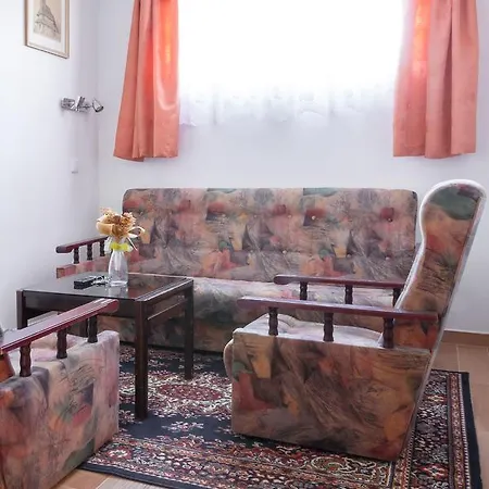 Otel Alton Garni 3*